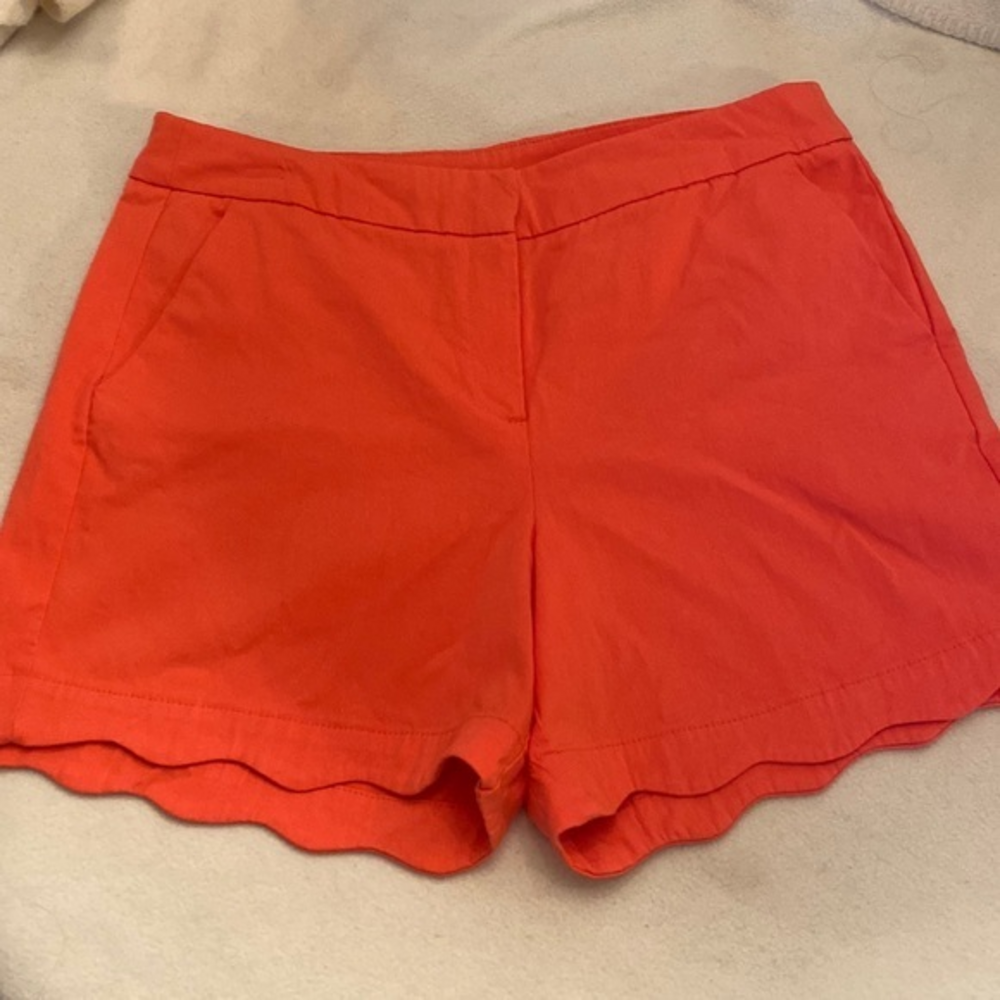 New Directions Scallop leg shorts